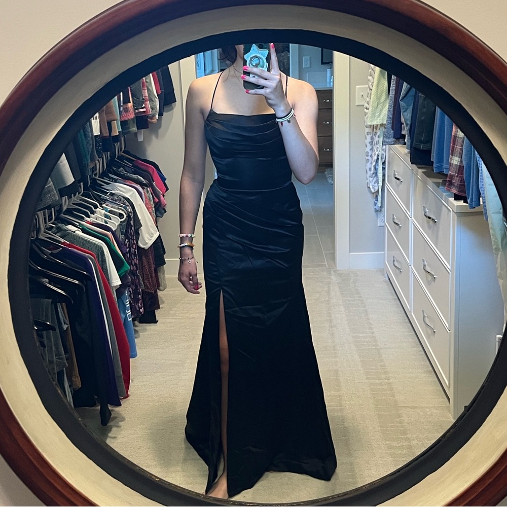 Black dress size 4, brand Yilis
